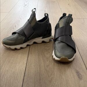 Sorel army green winter sneakers